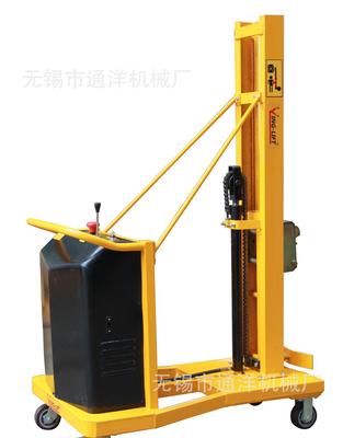 油桶搬運(yùn)設(shè)備全解析 從配重式半電動(dòng)到電動(dòng)堆高車(chē)，價(jià)格、廠(chǎng)家與選購(gòu)指南